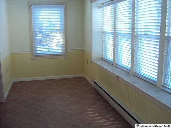 4th image of 2 Elmwood Court #B