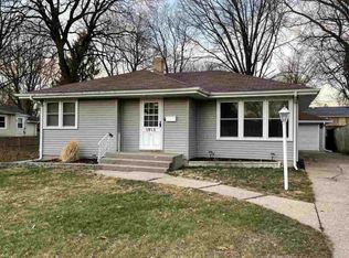 1915 Crestwood Ave, Rockford, IL 61103