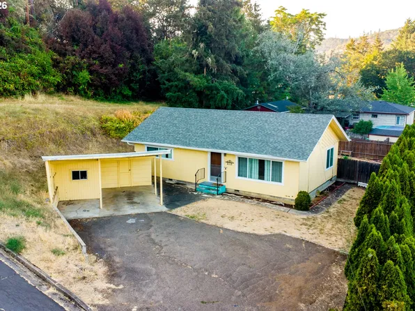 2118 SE Chinaberry Ave, Roseburg, OR 97470