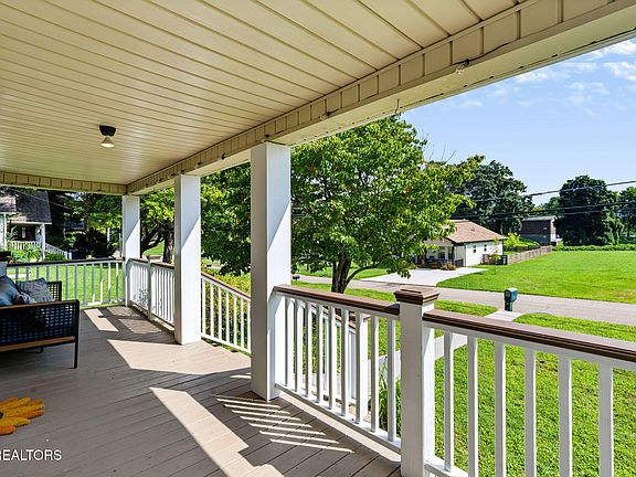 4th image of 202 Kingwood Rd