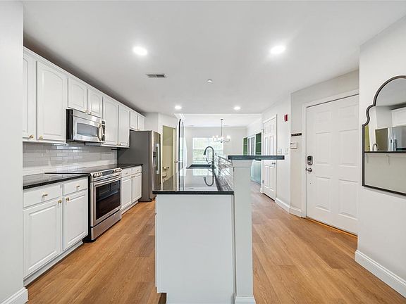4th image of 227 W Monroe Ave Unit 206