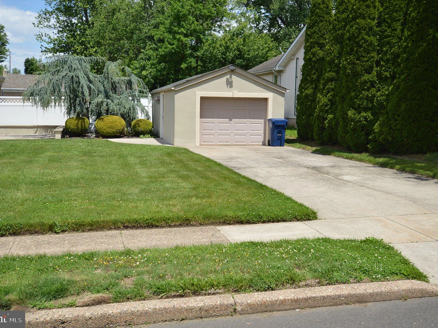 2 bed, 1.0 bath, 952 sqft, $2,300 — Photo 4