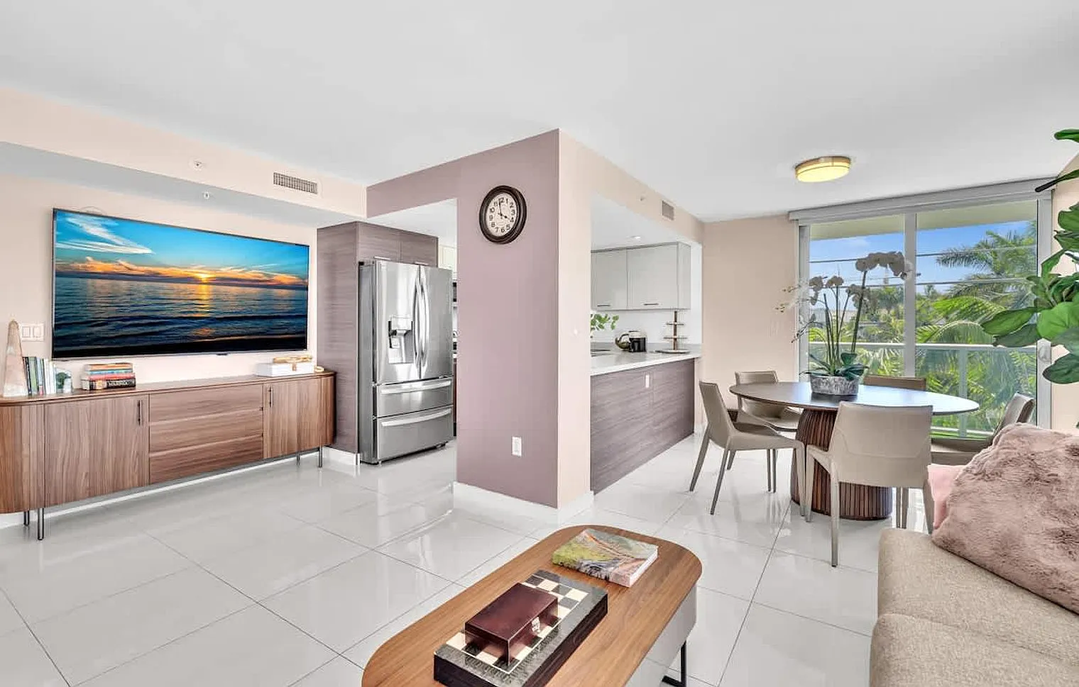 2 bed, 2.0 bath, 1367 sqft, $9,600 — Photo 3