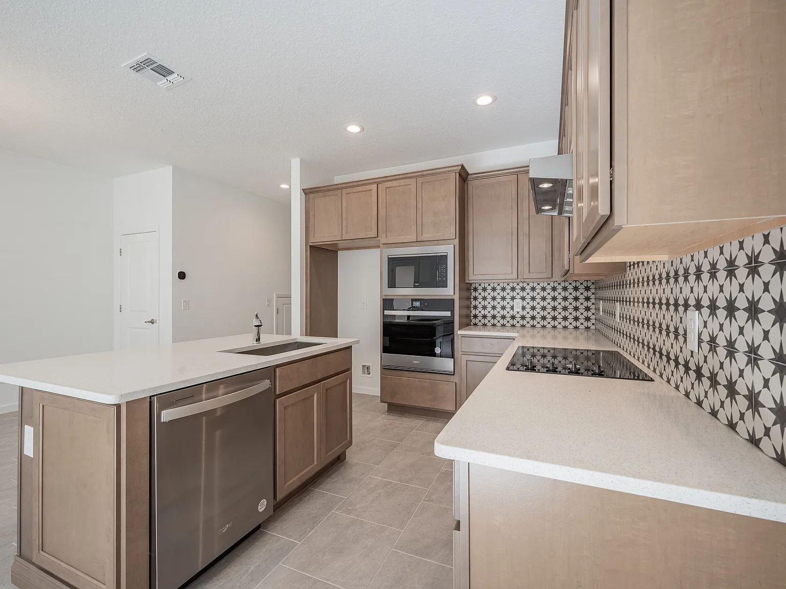 4 bed, 3.0 bath, 2003 sqft, $2,900 — Photo 4