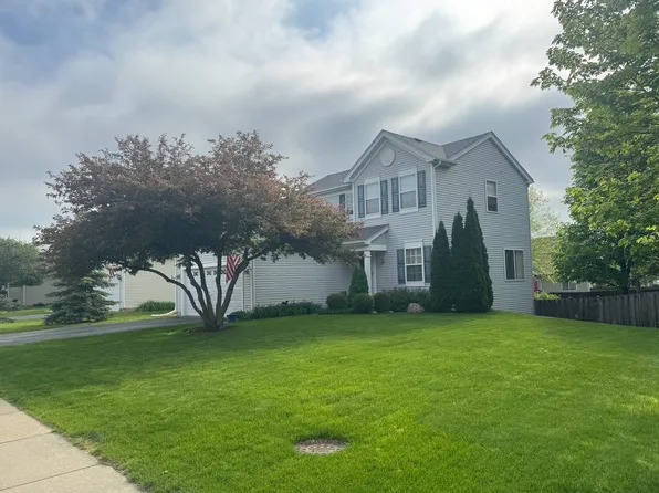 181 Copper Mountain Dr, Gilberts, IL 60136