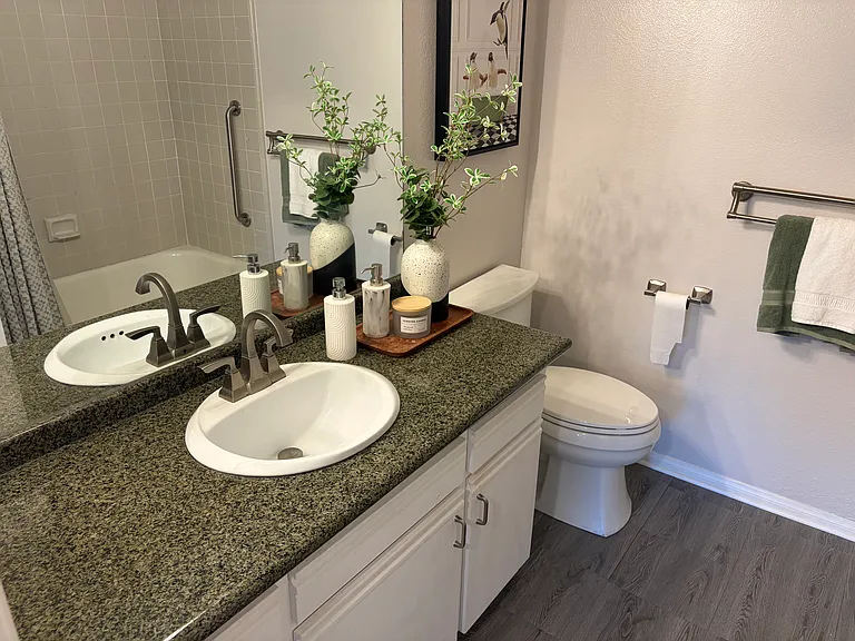 1271 Poplar Ave #406 — Photo 5