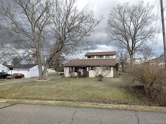 2nd image of 1061 Barbara St