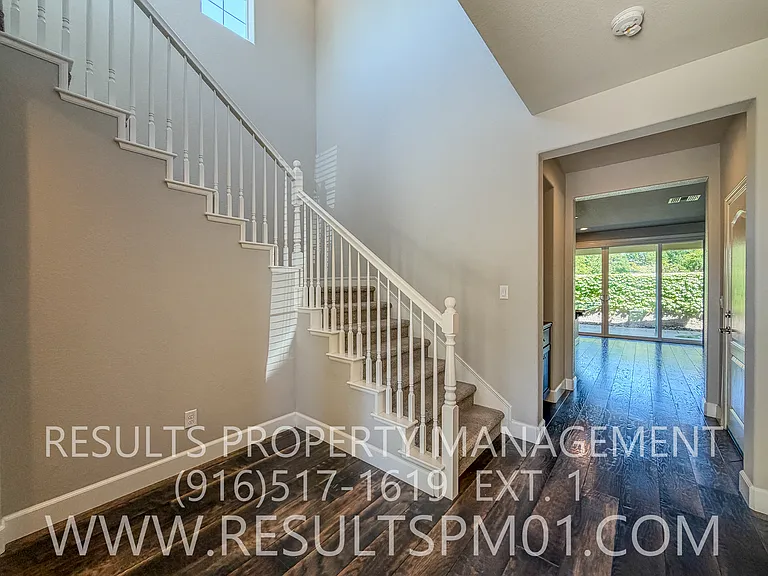 5043 Verona Dr — Photo 3