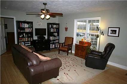 5th image of 700 W Acorn Ln