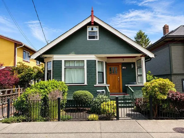 147 Saint Lawrence St, Victoria, BC V8V 1X9