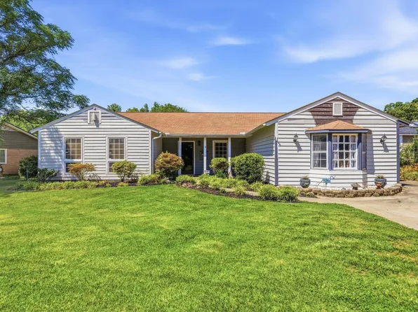 1 S Oak Forest Dr, Greenville, SC 29607