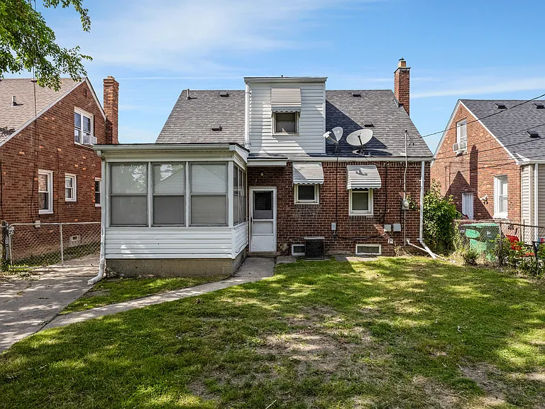 15630 Sprenger Ave — Photo 23