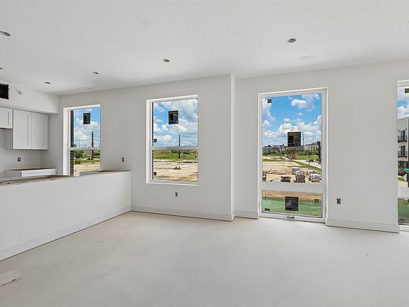 5th image of 1310 Murphy St #202