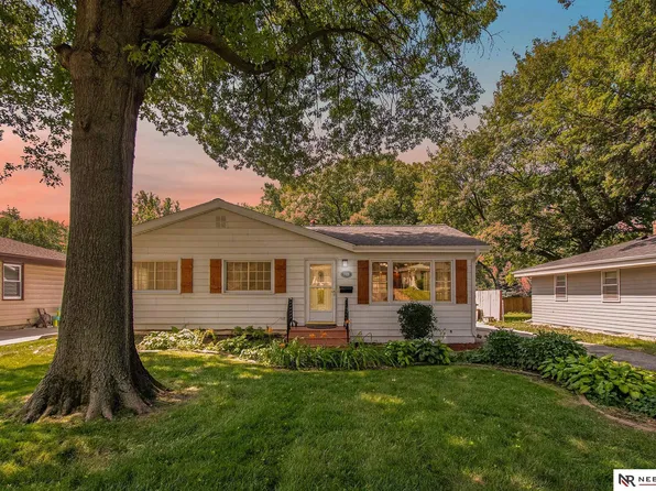 7421 Valley St, Omaha, NE 68124