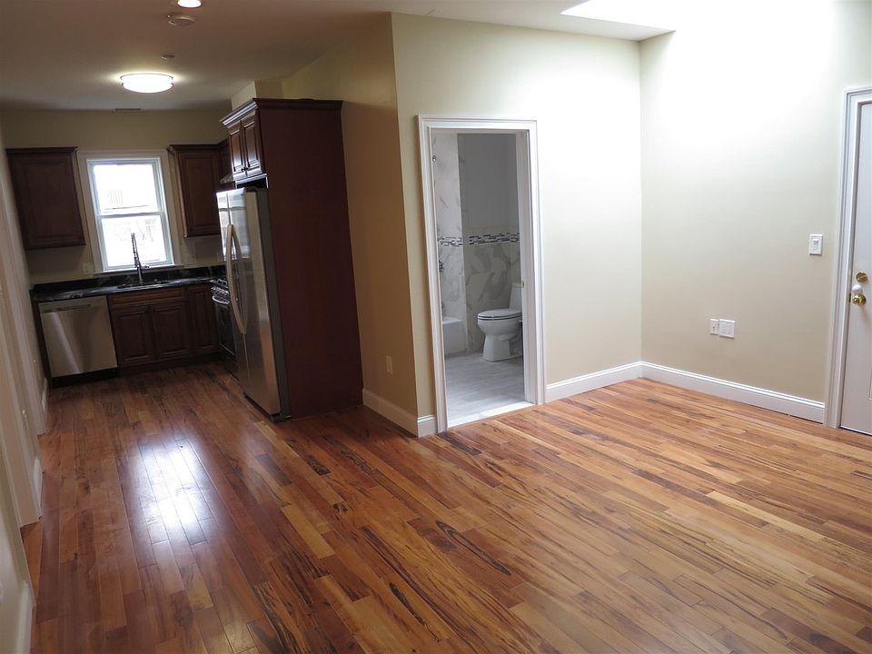 1st image of 1131 Broadway St #6