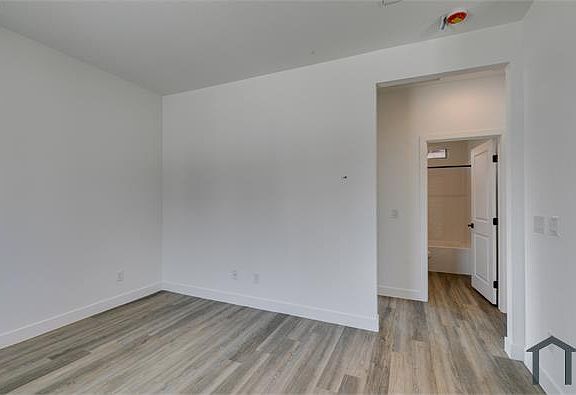 2nd image of 383 N 16th St #2