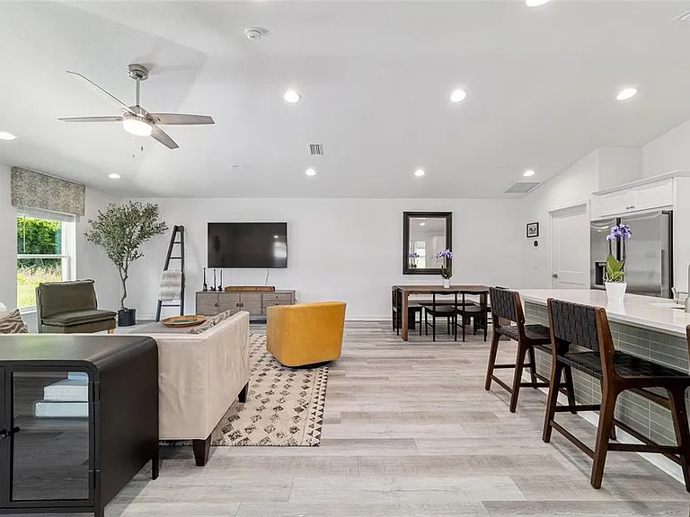 4400 NW 74th Ter — Photo 5