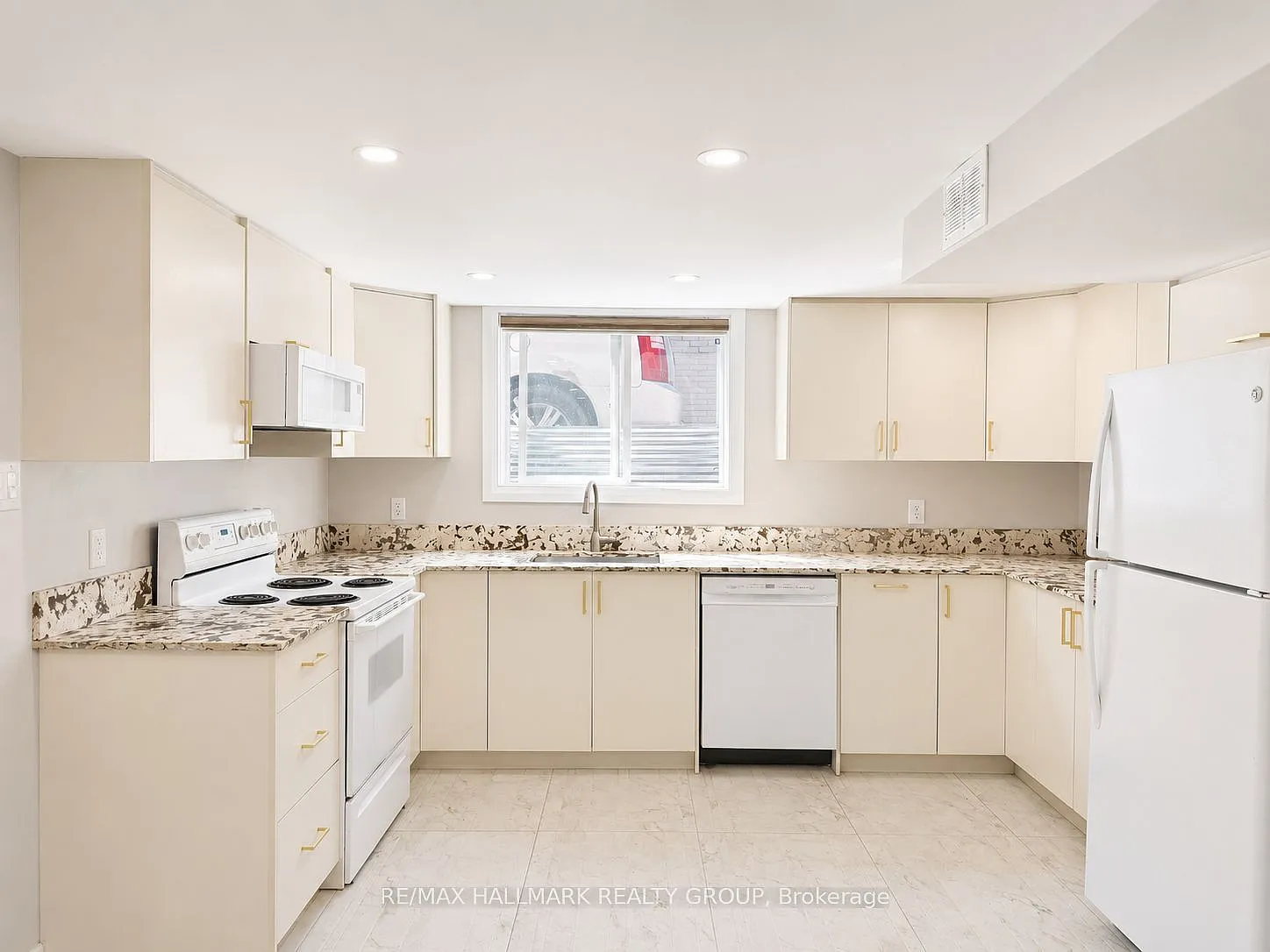 3 bed, $2,400 — Photo 2