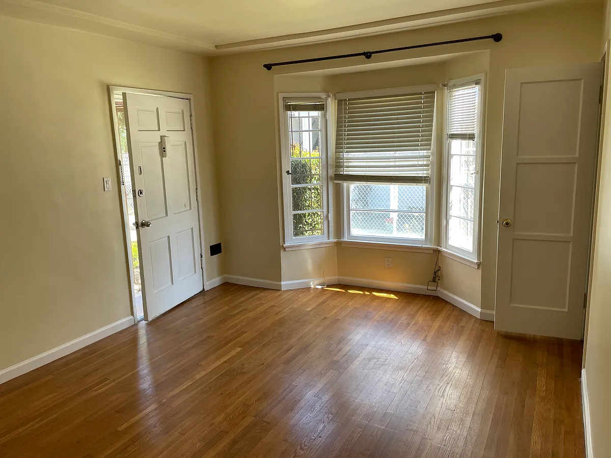 living room - 1914 1/2 Hauser Blvd