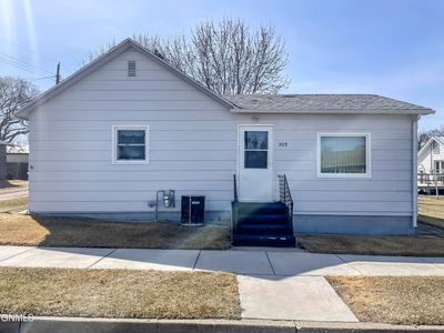 309 W Elm Ave, Linton, ND, 58552