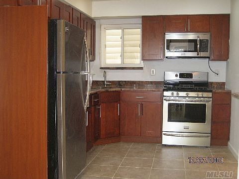 3rd image of 85 W 22nd St