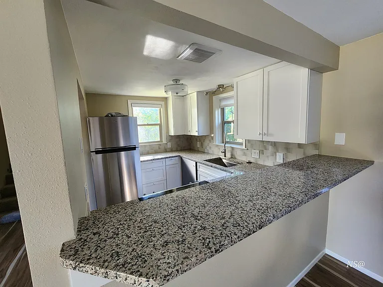 20 W Koch St — Photo 8