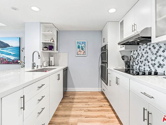 4th image of 13700 Marina Pointe Dr Unit 612