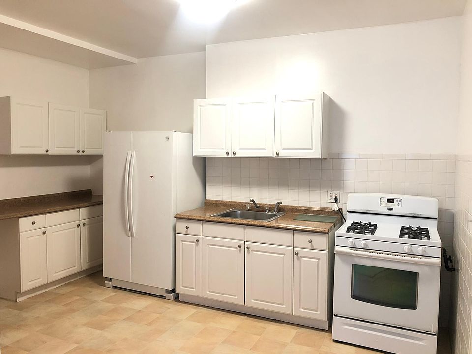 1st image of 16845 88th Ave Floor 1