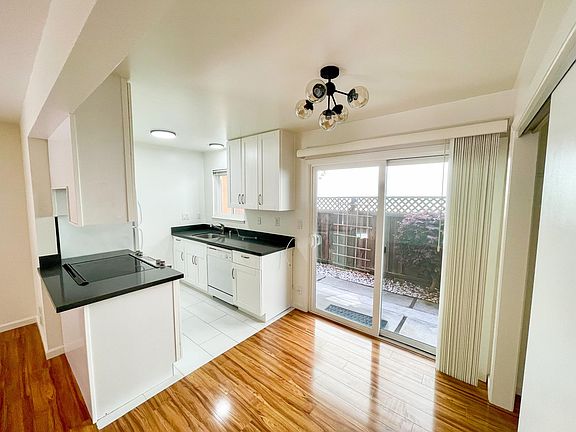 2nd image of 1422 Floribunda Ave