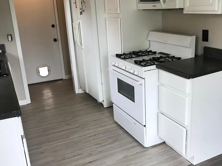 13933 S Poplar St E — Photo 3