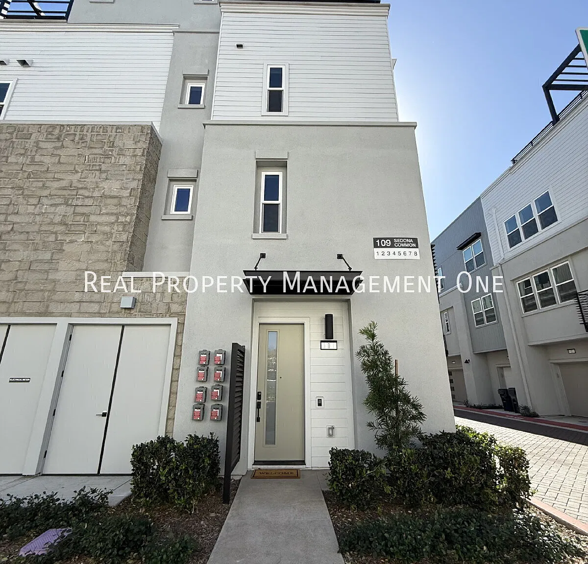 Modern 4-Level Townhome with Stunning Winery Views in Livermore! — Photo 2