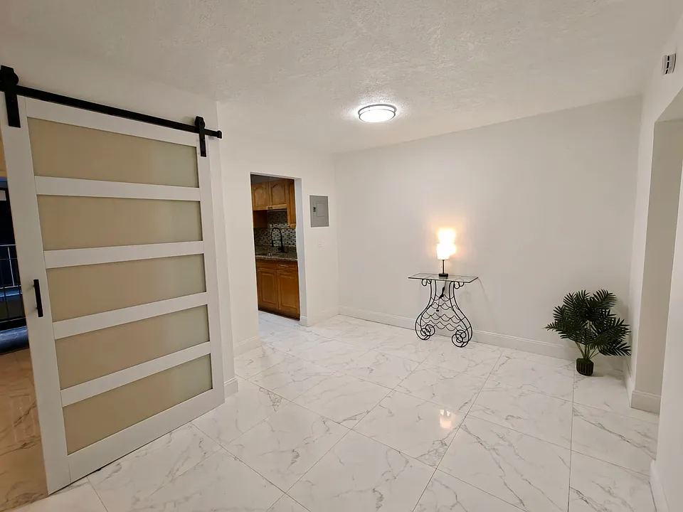 915 Jefferson Ave #2C