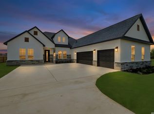 305 Venado Oaks, Castroville, TX 78009