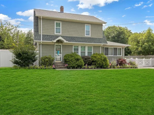 117 Ponquogue Avenue, Hampton Bays, NY 11946