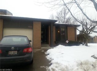 888 Wicket Dr, Akron, OH
