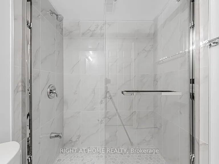 88 Alton Towers Cir #406 — Photo 22