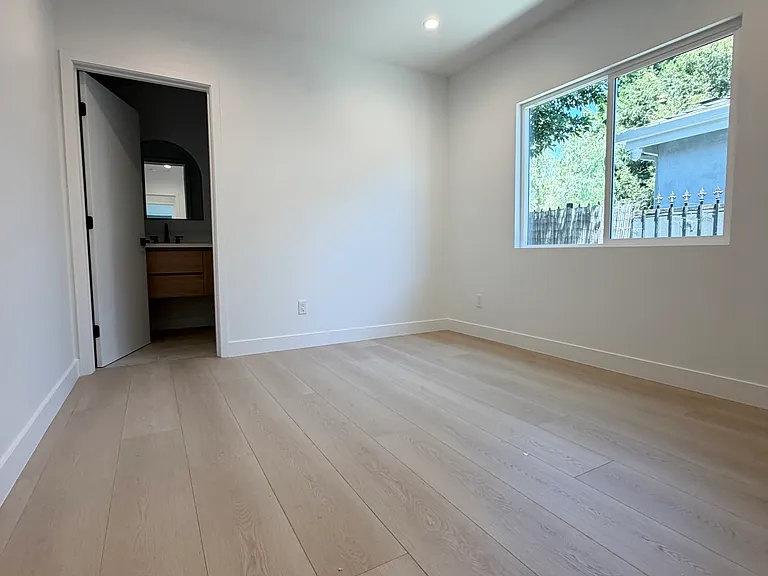 6200 Camellia Ave — Photo 18