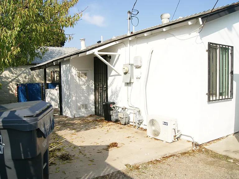 414 1/2 N G St — Photo 12