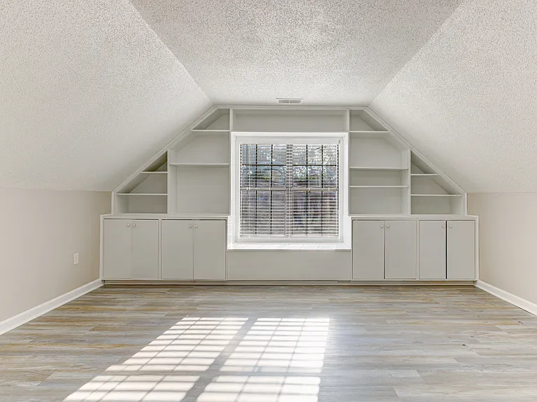 7801 Autumn Creek Dr — Photo 15