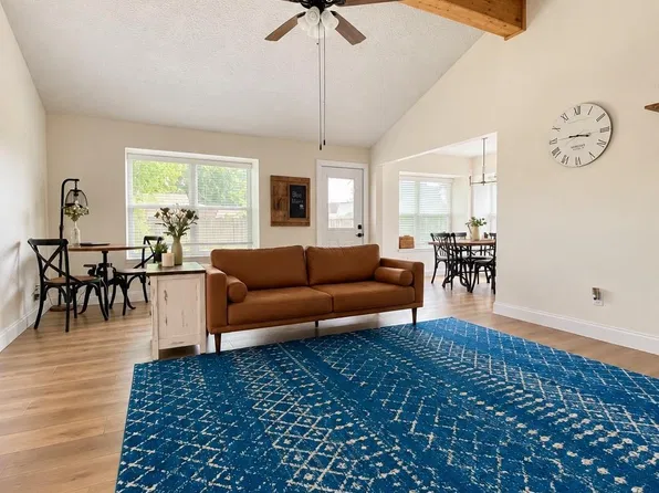 5005 Crestway Dr, La Porte, TX 77571