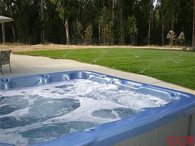 New Jacuzzi hot tub. stays with the house