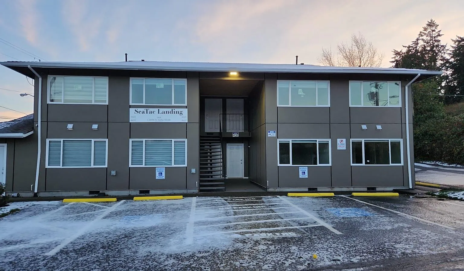 3 bed, 900 sqft, $2,400 — Photo 3