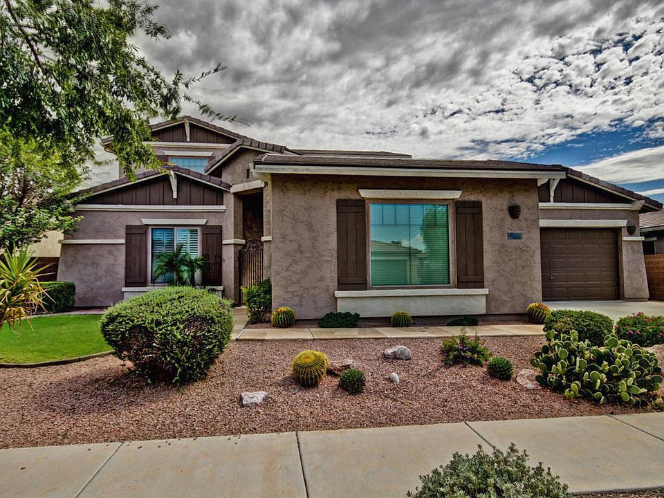 1st image of 715 E Bellerive Pl