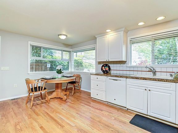 4th image of 12710 Palatine Ave N