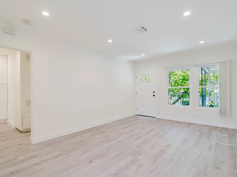 1700 N Fairview St #1708 — Photo 4