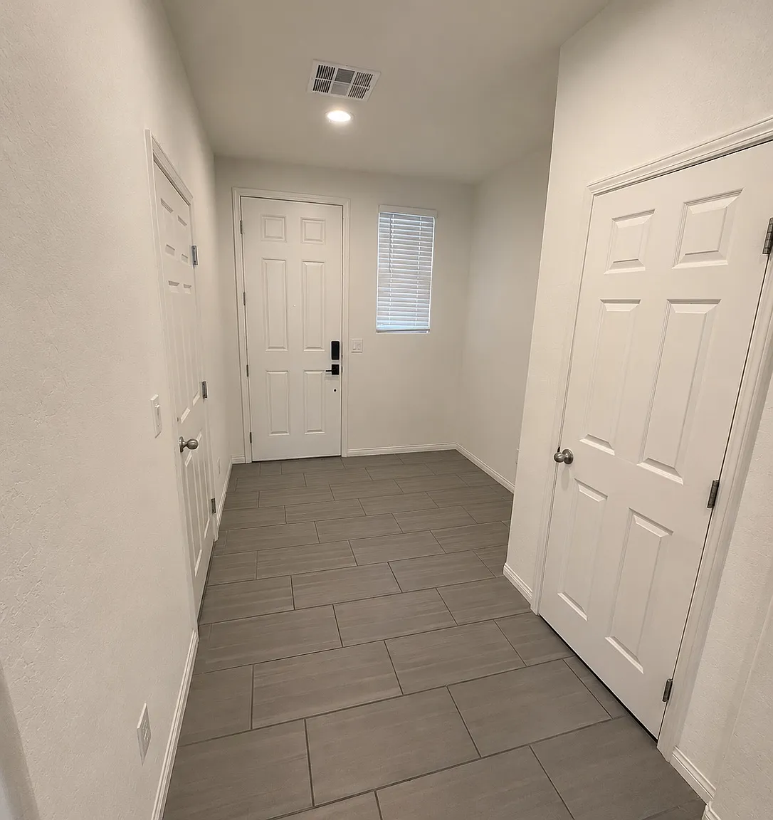 4 bed, 2.5 bath, 1867 sqft, $2,200 — Photo 1