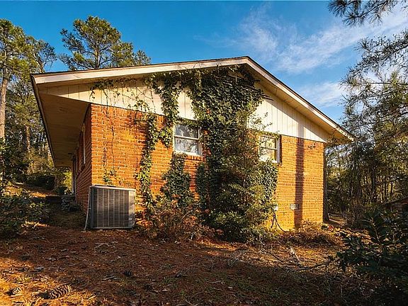 3rd image of 924 Brookdale Pl