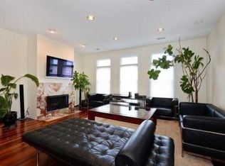 1035 N Riverwalk St, Chicago, IL 60610