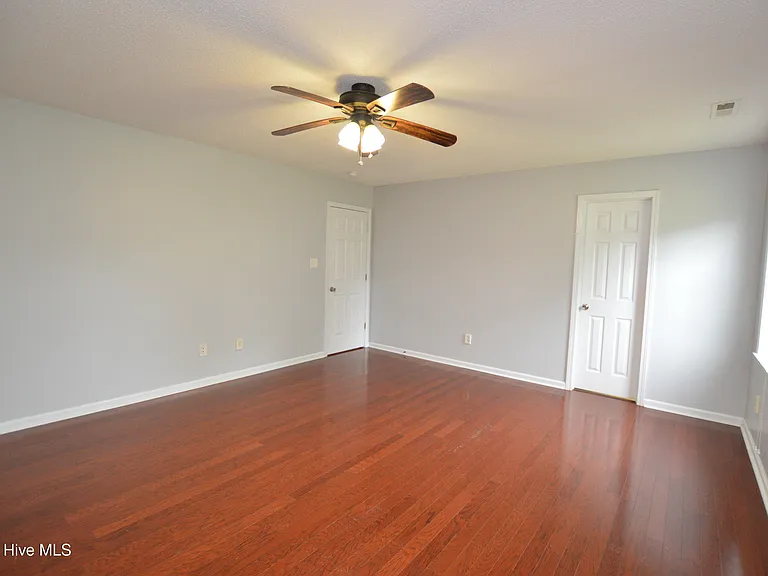 107 Esquire Dr — Photo 22
