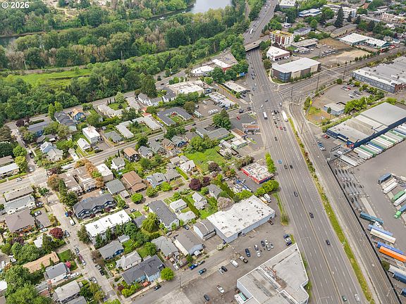 5th image of 5205 SE 18th Ave